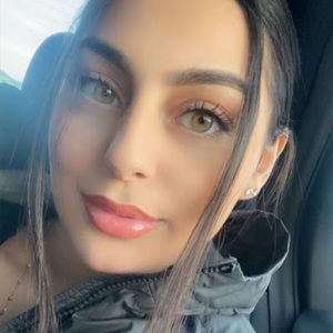 Meet your Posher, Layal